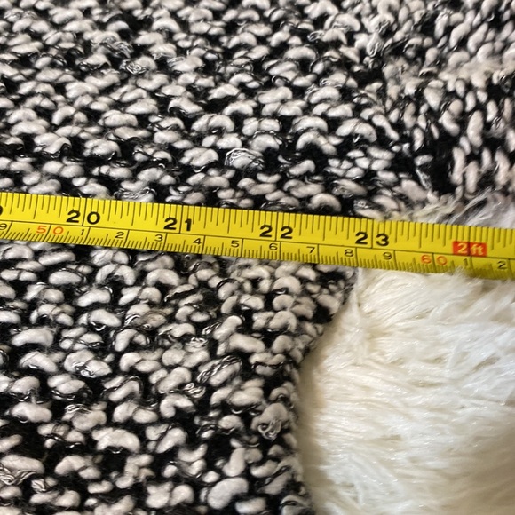 H&M Black & White Pullover Sweater Size MEDIUM - 3/4 Sleeves & Hi Low He… - Picture 7 of 11